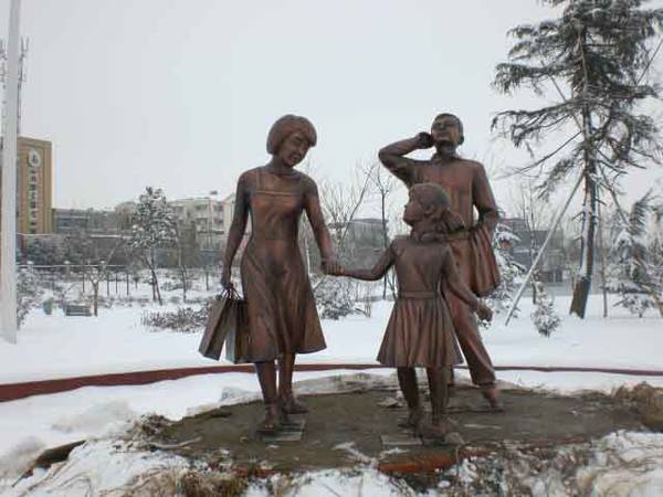 明(míng)光(guāng)南(nán)湖(hú)公園鍛銅雕塑