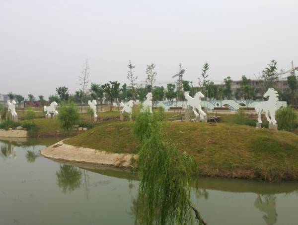 含山(shān)縣公園駿馬雕塑