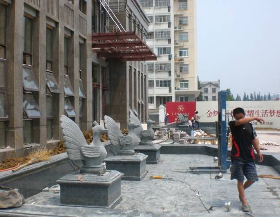 合肥金(jīn)輝楓尚主景石雕（森(sēn)林(lín)綠(lǜ)）