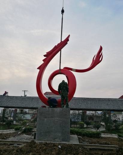 不(bù)鏽鋼雕塑