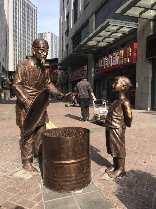 萬澤大(dà)都(dōu)會(huì)雕塑